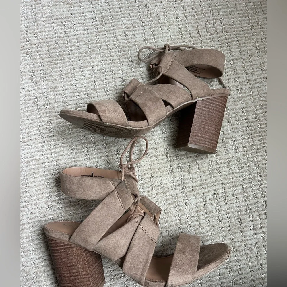 Tie up Tan Block Heel Sandals - Picture 1 of 7